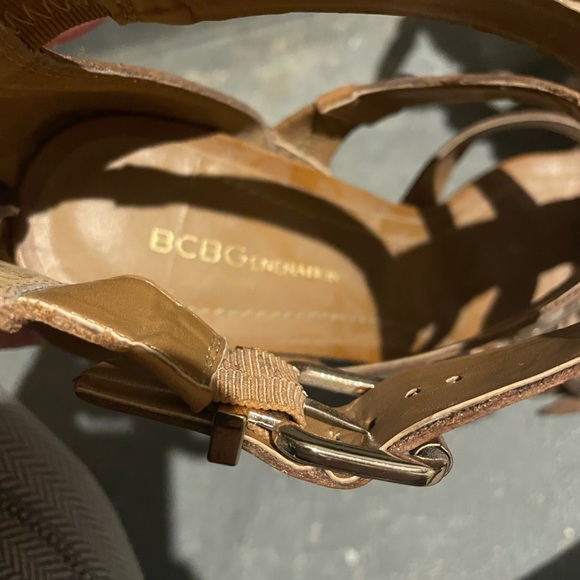BCBG beige leather block heels. - Picture 4 of 5